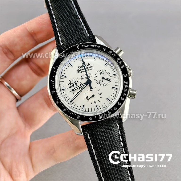 Omega Speedmaster Silver Snoopy Award (25568)